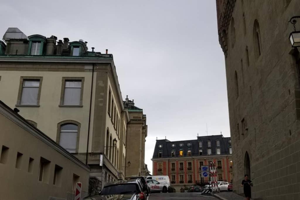 Hsh Barre 6 - City Apartment Next Cathedral Lausanne Exterior foto